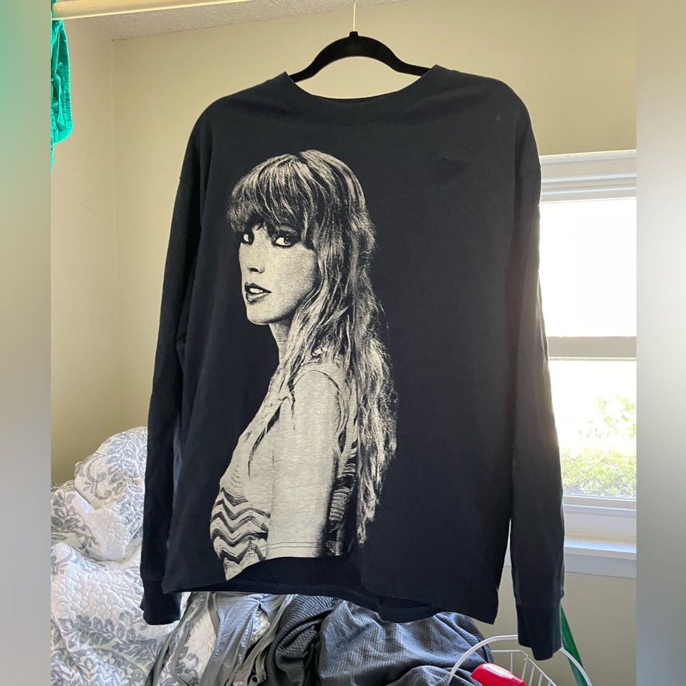 Taylor Swift, eras tour, long sleeve